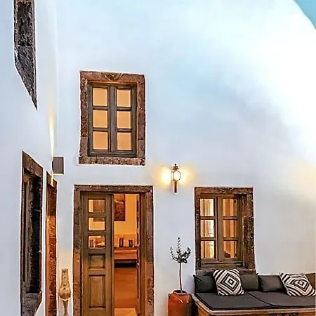 Hotel Santorini Vista Legacy Retreat - Live The History, Wake To The View *