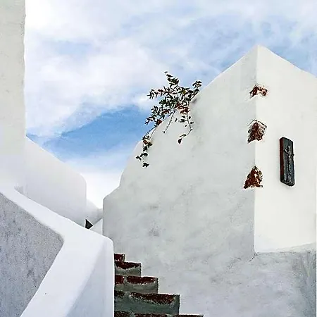 Santorini Vista Legacy Retreat - Live The History, Wake To The View Hotel