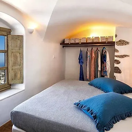 Santorini Vista Legacy Retreat - Live The History, Wake To The View Santorini Island